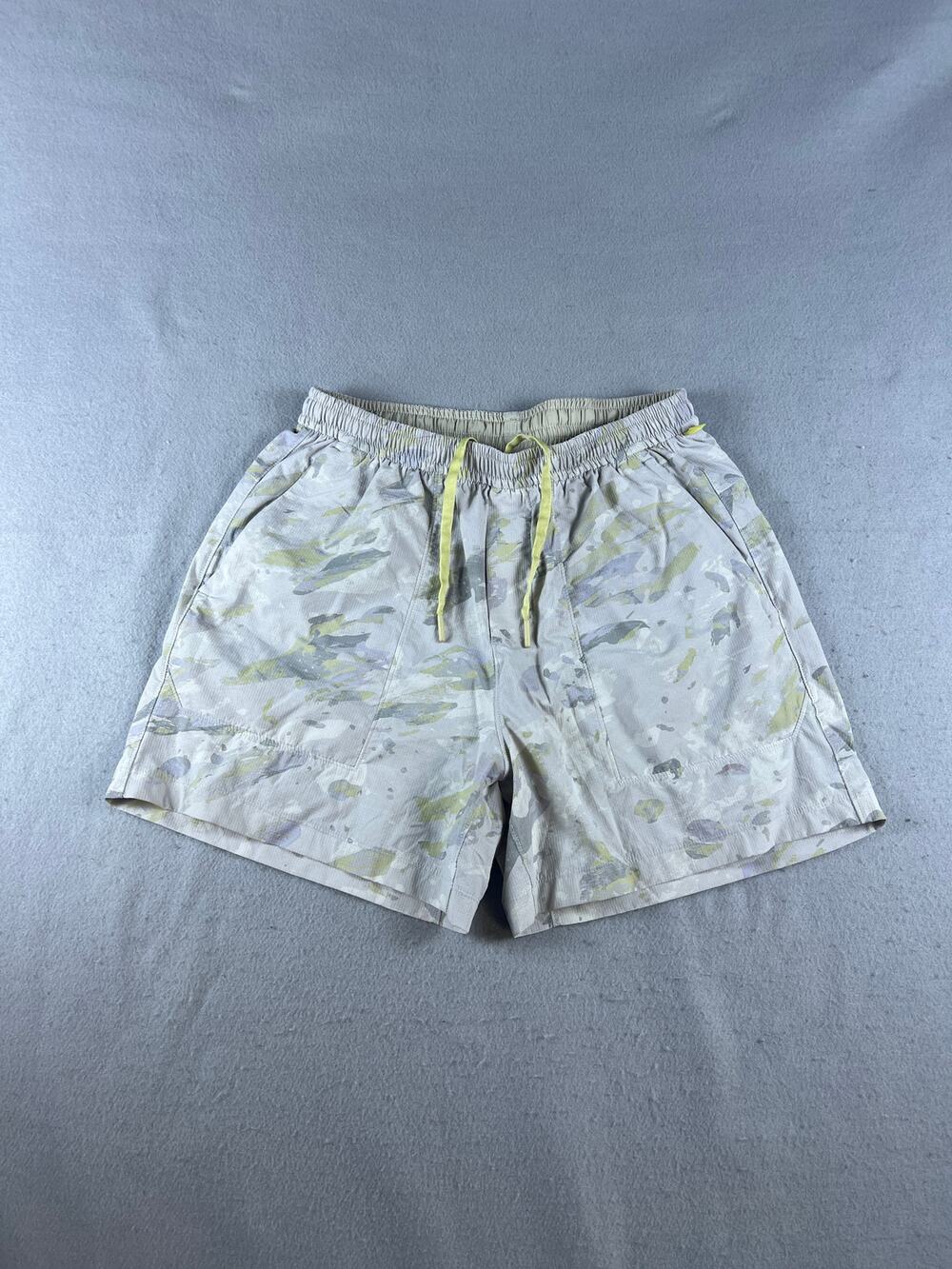 Lululemon Bowline Shorts Mens M Gray Yellow Camo 5" Stretch Ripstop Athletic